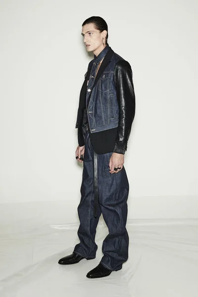 Look 17